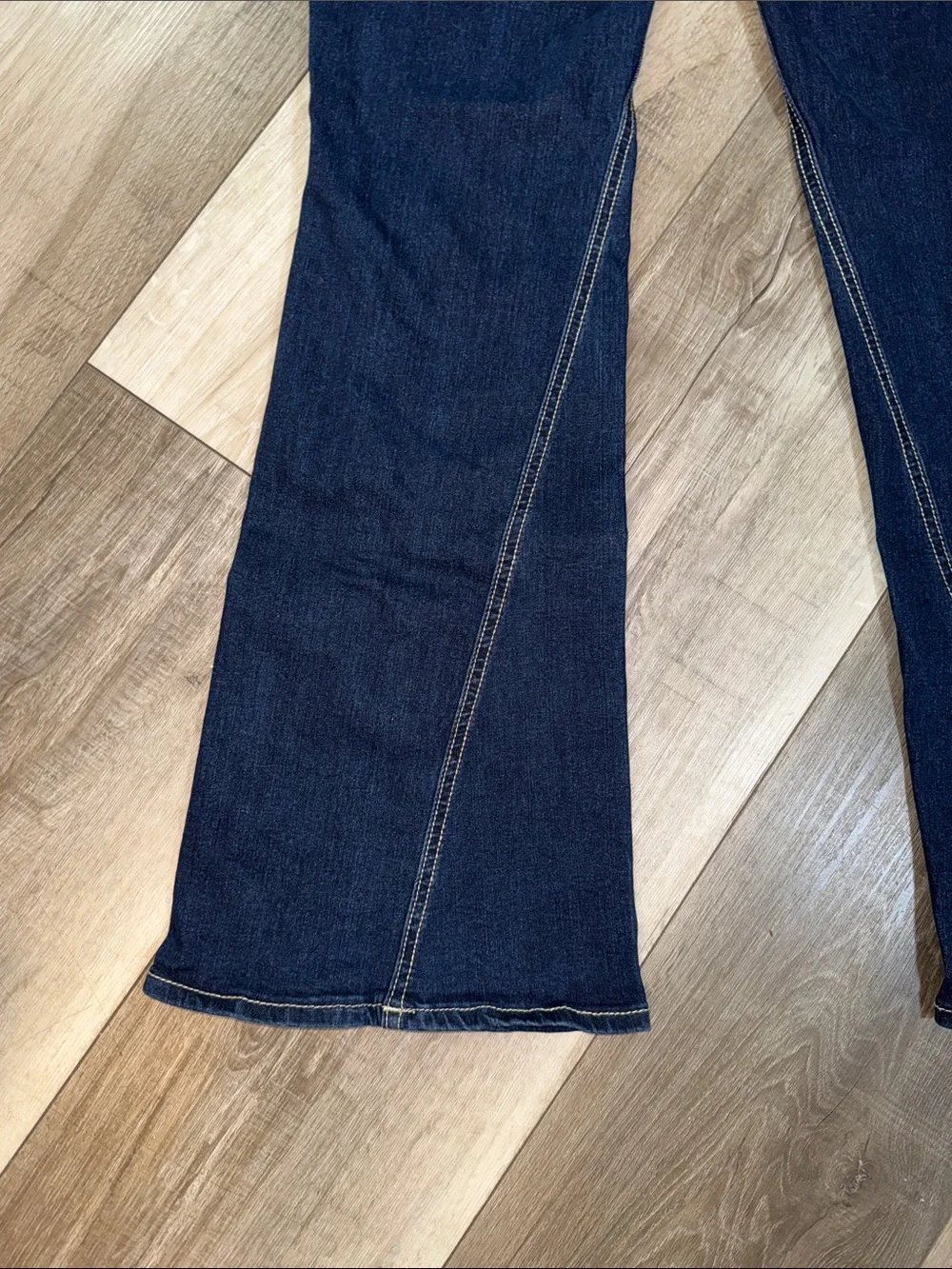 True Religion Joey Mid Rise Flap Flare Dark Wash Jeans - Picture 6 of 16